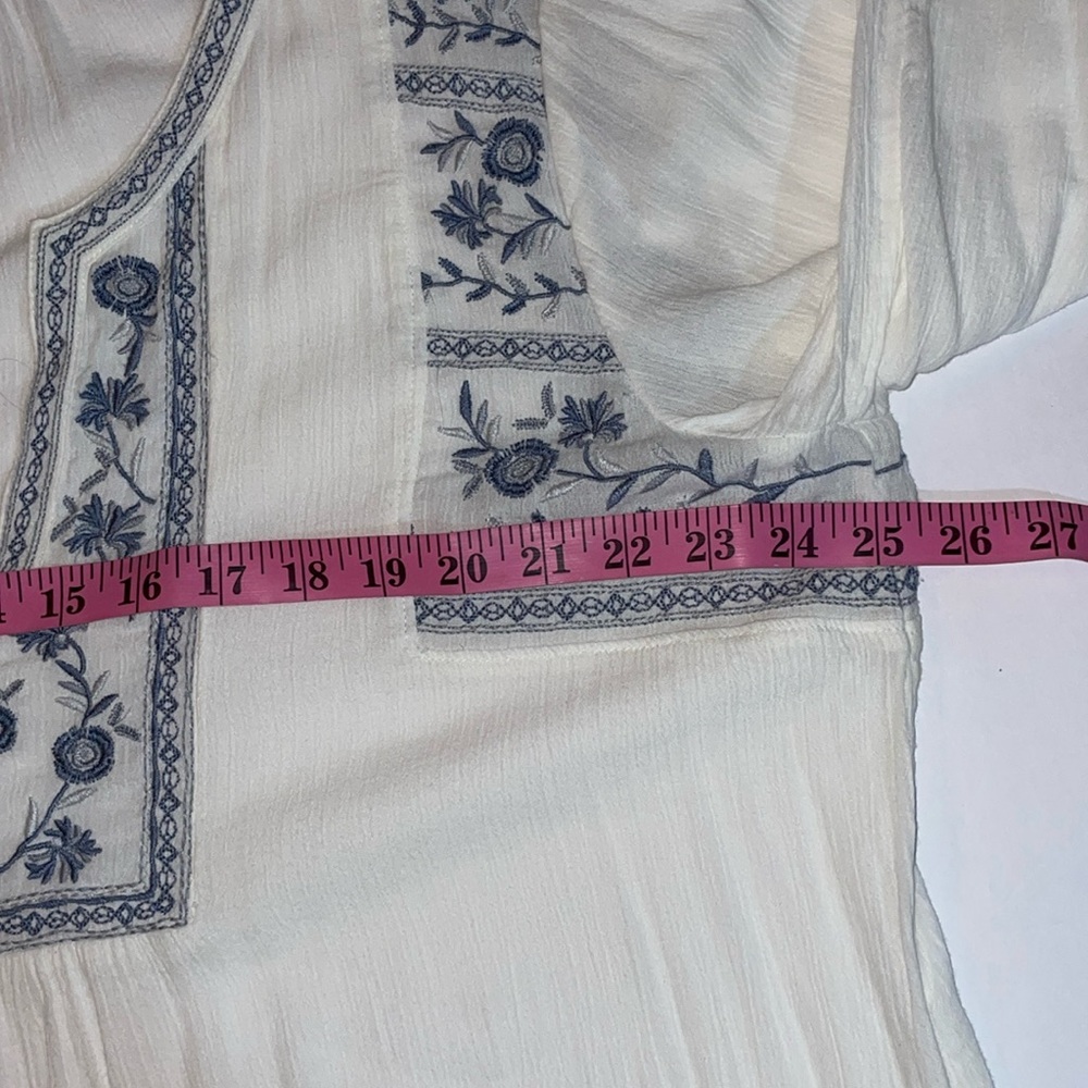 Abercrombie & Fitch XL White gauzy Peasant top with detailed Blue Embroidery - Picture 5 of 11